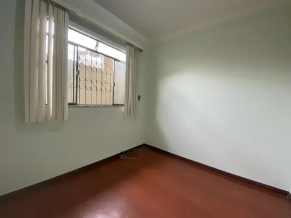 Imagem Espetacular Casa com 5 Dormitórios, Jardim Encantador e Pomar Privativo – Localização Privilegiada!
