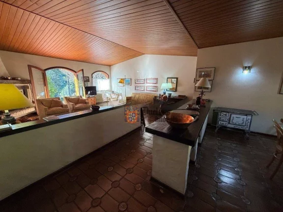 Imagem Casa com 4 dormitórios à venda, 267 m² por R$ 1.500.000,00 - Jd do Embaixador - Campos do Jordão/SP