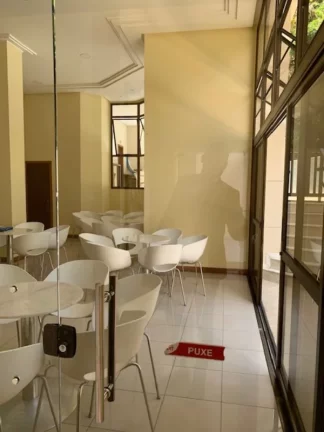 Imagem 3/4, 2 Suites, atualmente modificado p/ 2 Suites, c/ sala ampliada, lavabo e varandas - localizado na Rua da Graça, plana, ao lado do Museu MAC Bahia