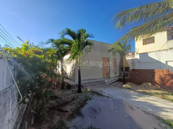 Imagem Oportunidade em Ponta Negra - Casa de Esquina para Reforma.