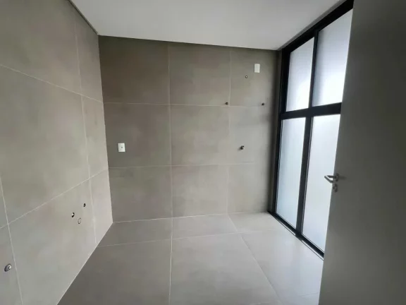 Imagem Apartamento com 4 suítes, closet e 3 vagas de garagem em Balneário Camboriú
