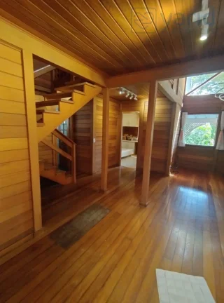 Imagem Imóvel de luxo no Condomínio Bosque de Grevílea em Vinhedo-SP: 3 quartos, 2 suítes, 3 salas, 3 banheiros, 4 vagas, 245m².