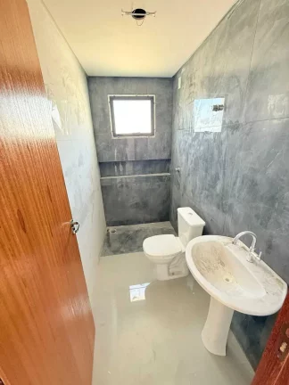 Imagem Sobrado de alto padrão com 2 suítes e 2 vagas de garagem em Palhoça/SC