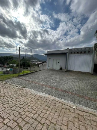 Casa com 2 dormitórios e Terreno de 596,46m² em Rodeio/SC