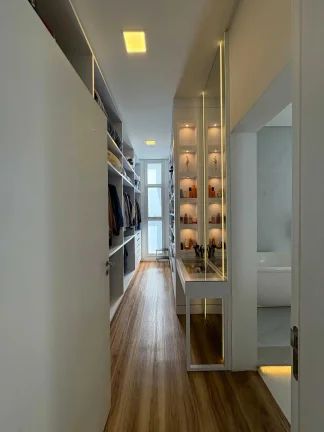 Imagem Casa mobiliada no Condomínio Caledônia com 3 suítes e 6 vagas de garagem em Camboriú/Sc