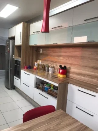 Imagem Apartamento 170m², 4 dormitórios sendo 2 suites, cozinha, dormitórios e banheiro com armários, v...