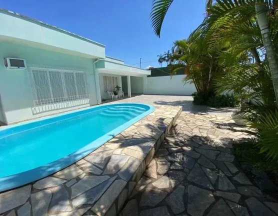 Imagem Casa com 4 dormitórios sendo 1 suíte e 5 vagas de garagem com piscina privativa - Balneário Camboriú