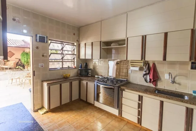Imagem Casa ampla em lote de 360m², localizada no bairro Santa Inês, ideal para quem busca espaço, confo...
