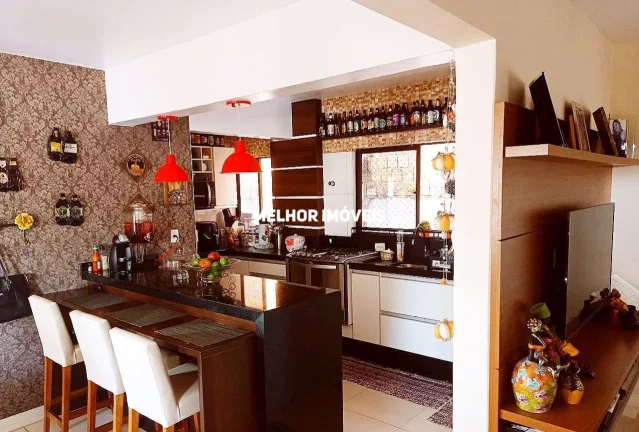 Imagem Cobertura Duplex à Venda Semi Mobiliado com 04 Dormitórios sendo 01 Suíte com Sacada, Terraço e sacada com Churrasqueira a Carvão, localizada no Centro em Balneário Camboriú - SC