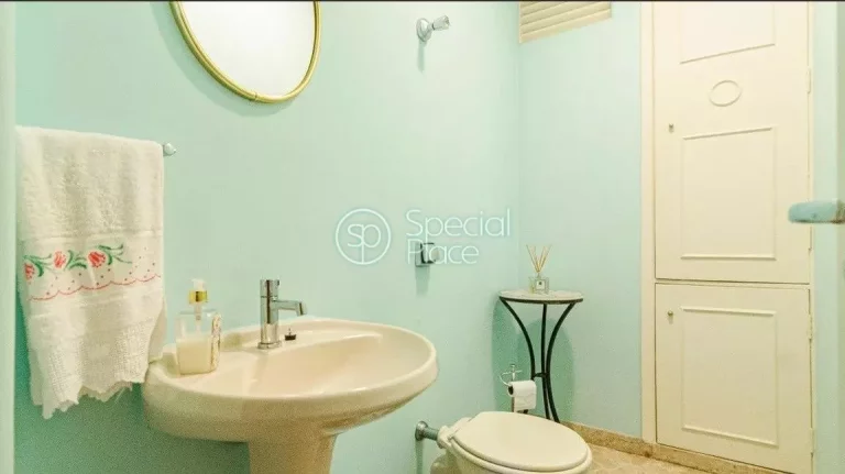 Imagem Amplo apartamento com 205m² no Jardim Paulista. Living muito claro e espaçoso, 03 dormitórios, se...