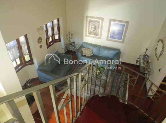 Imagem Linda residência em condomínio fechado de alto padrão, com ambientes amplos e aconchegantes. O im...