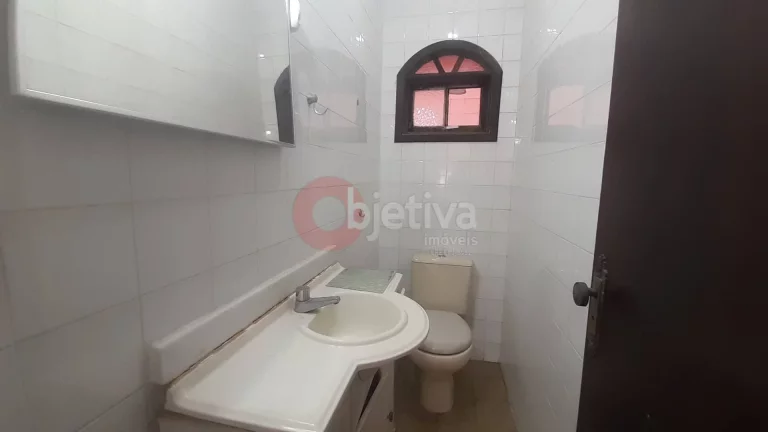 Imagem Casa tríplex a venda em condomínio com 3 quartos no Peró - Cabo frio