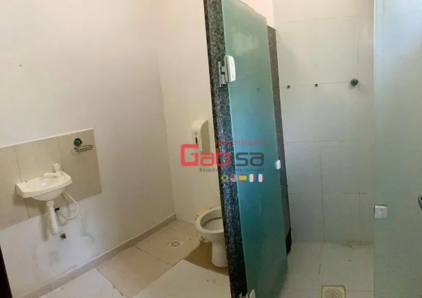 Imagem Espaço Versátil à Venda: Imóvel de 4125 m² com Estrutura de Escola e Quadra na Ferradura