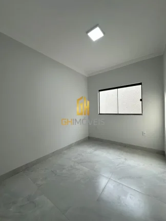 Imagem A casa possui 

- Sala pé direito alto 
- Garagem na laje
- Cozinha com ampla bancada
- Área de se...