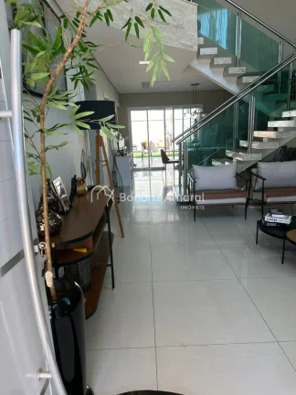 Imagem Destaques do Imóvel:

São 3 Suítes com Ar-Condicionado e Mobiliário Planejado: Suíte master com...