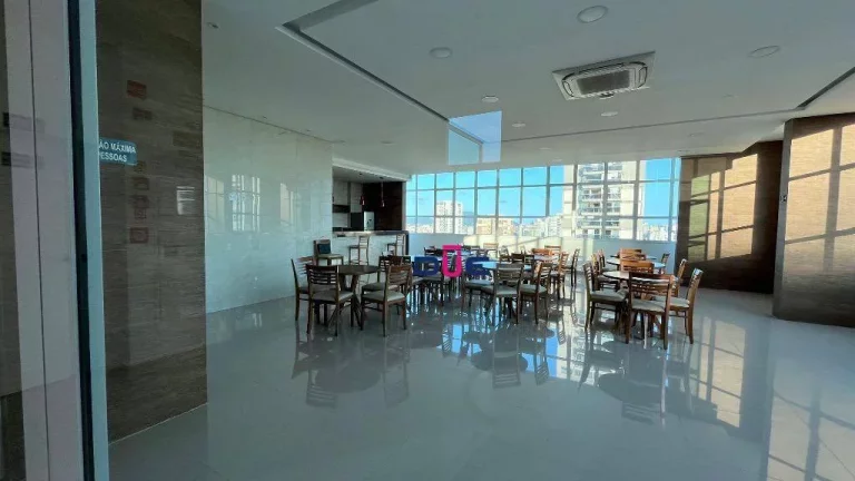 Imagem Apartamento novo com 2 dormitórios, suíte, andar alto com varanda no Embaré