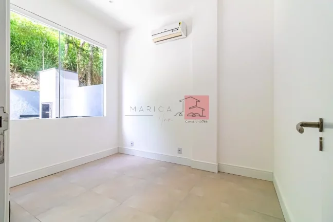 Imagem Casa Triplex com 436m² no melhor condomínio de Pendotiba.