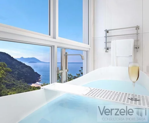 Imagem Apartamento 4 ou + dormitórios para Venda em Balneário Camboriú / SC no bairro Centro