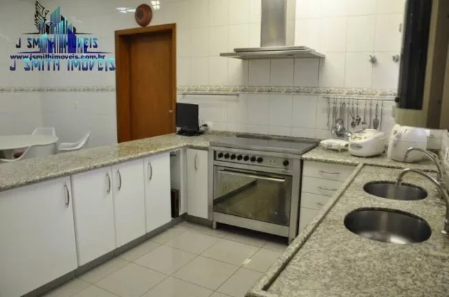 Imagem LINDA RESIDÊNCIA COM 4 SUÍTES, ESTILO GRANJA VIANA, CONSTRUÇÃO DE PRIMEIRA