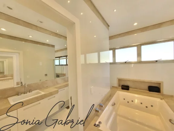 Imagem Casa de luxo no Condomínio Alpes de Vinhedo: 4 quartos, 4 suítes, 3 salas, 6 banheiros, 10 vagas, 566,90m². Venha conhecer! Imagem Casa de luxo no Condomínio Alpes de Vinhedo: 4 quartos, 4 suítes, 3 salas, 6 banheiros, 10 vagas, 566,90m². Venha conhecer!