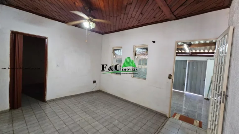 Imagem Casa para Venda em Limeira, Parque Residencial Abílio Pedro, 2 dormitórios, 1 banheiro, 2 vagas