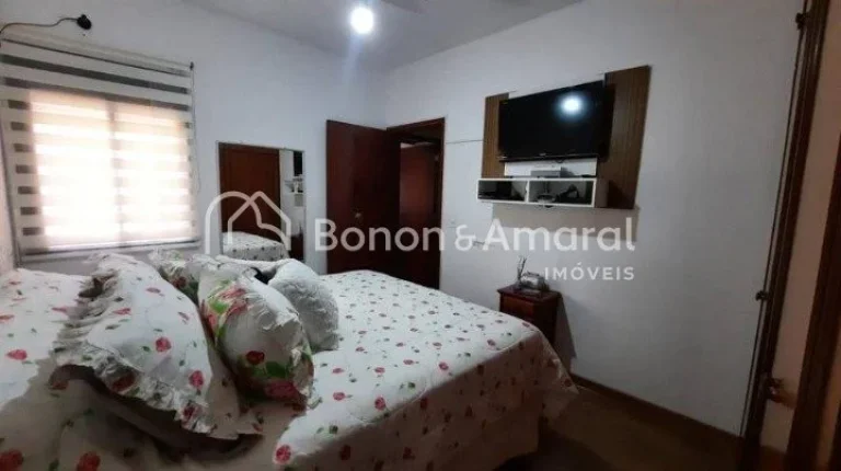 Imagem Ótimo apartamento reformado à venda no Taquaral com 3 quartos, sendo 1 suite, sala com ampla sacad...