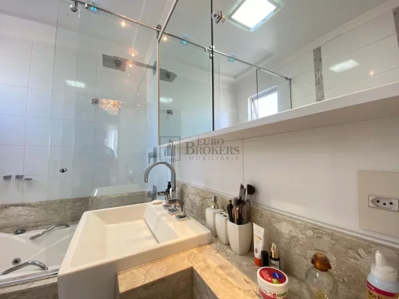 Imagem Apartamento com 3 dormitórios à venda no Centro de Balneário Camboriú/SC