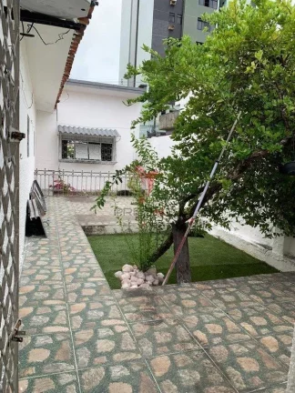 Imagem Vende-se casa com localização excelente no Miramar
