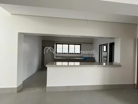 Imagem Belíssima casa nova térrea com 3 quartos (todos suítes), em terreno de 372 m², no Condomínio Fi...
