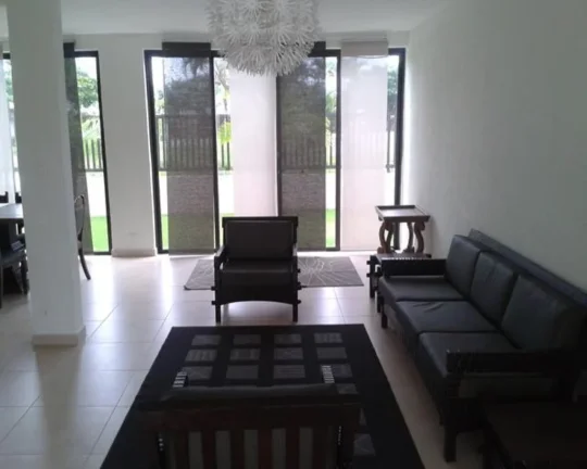 Imagem Casa tipo sobrado de 3 quartos na Enseada ao lado da praça da Brunella, Guarujá-SP: 350m², 2 salas, 2 vagas. Venda ou locação!