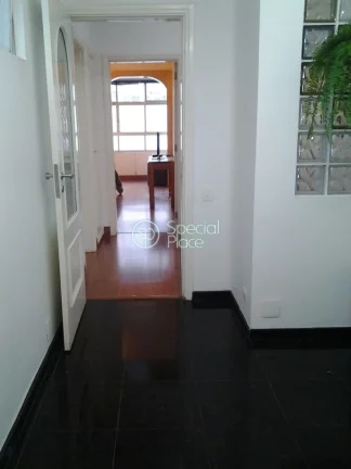 Imagem Apartamento super espaçoso, com 270m2, 4 dormitórios ( 1 suíte ) e 2 vagas na garagem. Amplo livi...