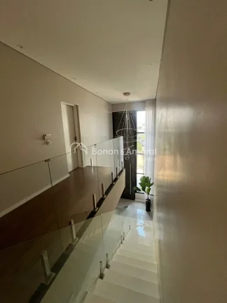 Imagem Com 241,98 m² de área construída, este sobrado foi cuidadosamente projetado para oferecer o equil...