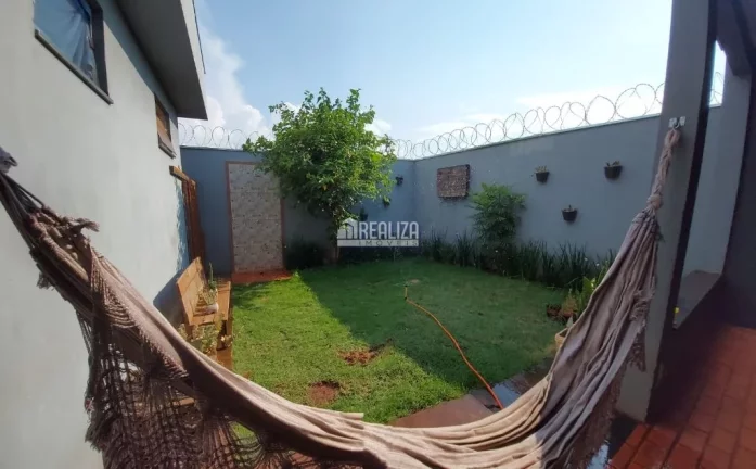 Imagem Casa à venda no bairro Vila Elza, em Aramina: 3 dormitórios, suíte, churrasqueira e garagem