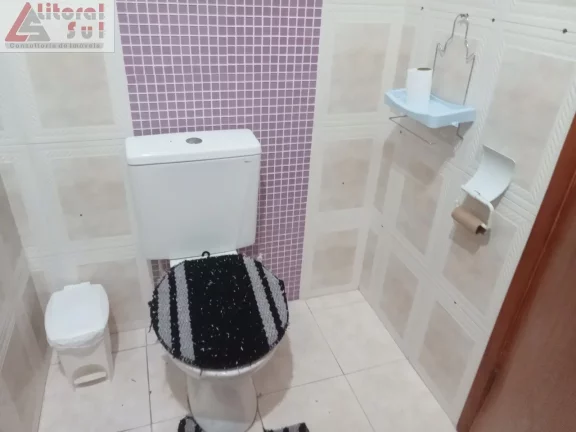 Imagem Casa à venda em Praia Grande-SP, bairro Maracanã: 2 quartos, 1 suíte, sala, 2 banheiros, 1 vaga e 75m² de área. Imperdível!