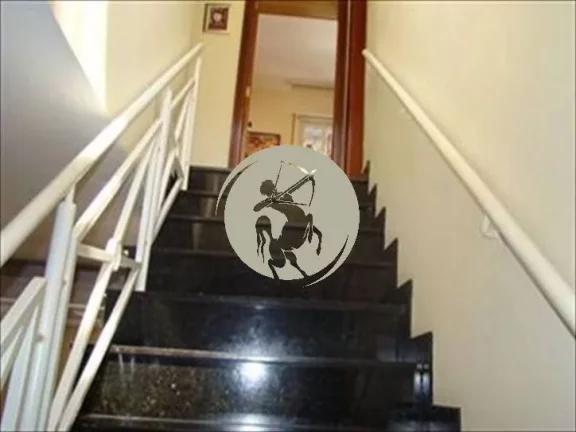 Imagem OPORTUNIDADE! SOBRADO DE ESQUINA PROXIMO AO CANAL 6 ACEITA APARTAMENTO EM SANTOS DE MENOR VALOR COMO...