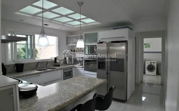 Imagem Belíssima casa mobiliada em um condomínio de alto padrão, com terreno de 1000 m² e excelente aca...