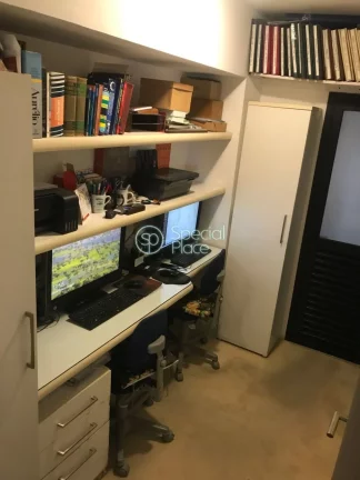 Imagem Apartamento em Moema com 03 suítes e 02 vagas. Condomínio conta com Espaço Gourmet, Academia, Bri...