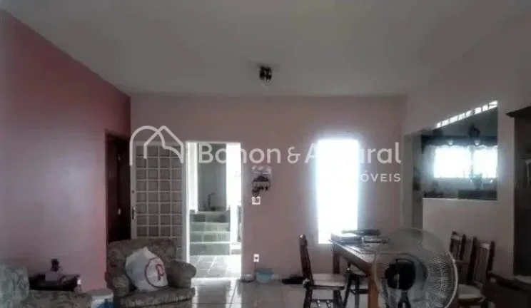 Imagem Terreno com duas casas construídas, ideal para morar e empreender. A casa frontal possui 45,69 m² ...