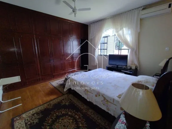 Imagem Casa à venda - com 05 Quartos - Centro - Mantena - MG