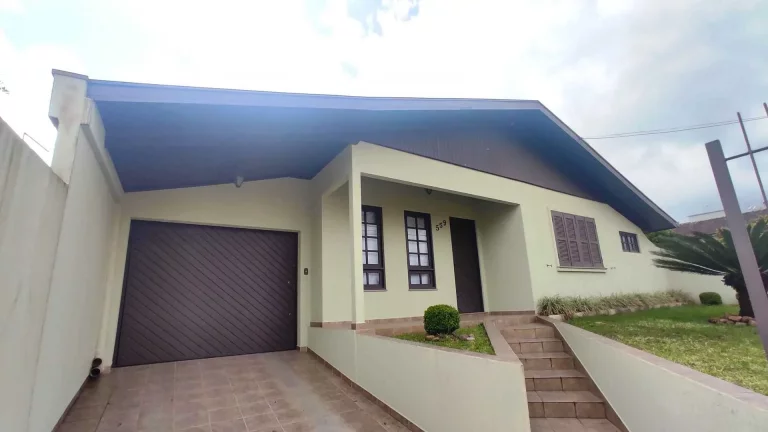 Imagem Casa com 320m2 e terreno com 1.016m2 na Vila Bancária, Campo Largo/PR