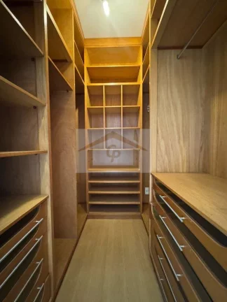 Imagem Residencial silencioso, natureza e próximo ao Templo Budista Zulai! São 4 quartos, 4 vagas