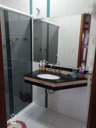 Imagem Lindo sobrado com 3 quartos sendo uma suíte, área gourmet com churrasqueira, 2 vagas de garagem á venda por R$ 549.000 - Uberaba - Curitiba.