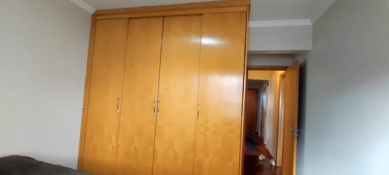 Imagem Apartamento 148 M², 3Q, 2 Suítes, Suíte com hidromassagem, 2 salas, lareira, 4 banheiros, 3 vagas, dependência completa de serviço, academia, sauna.