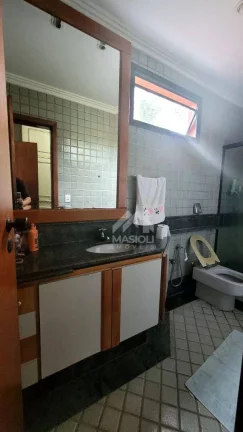 Imagem casa 4 quartos com 3 suítes, adega, piscina e área de churrasqueira.