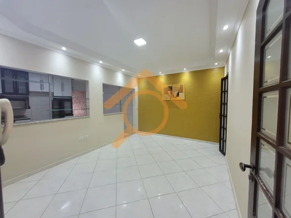 Imagem Residência de Luxo à Venda em Caieiras-SP: 4 Quartos, 1 Suíte, 2 Salas, 4 Banheiros, 2 Vagas de Garagem, 300m². Venha Conferir!