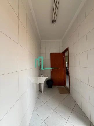 Imagem Espetacular Casa à Venda em Franca-SP: 3 Quartos, 1 Suíte, 1 Sala, 3 Banheiros, 3 Vagas de Garagem, 200m² de Área.