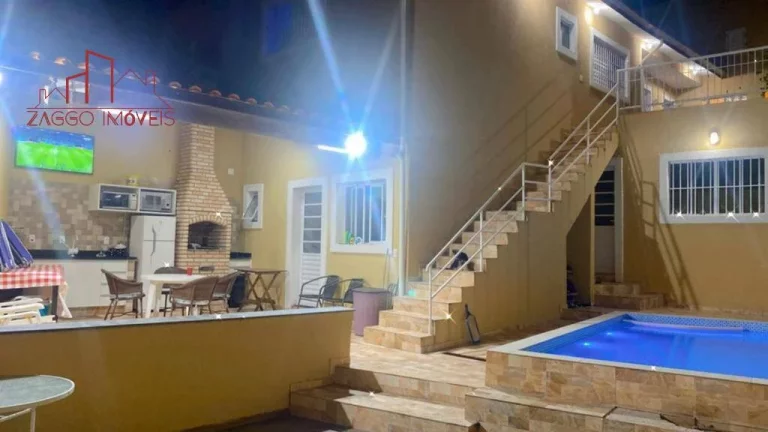 Imagem Belíssima casa térrea com piscina - 3 dorms. 160m².