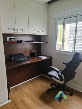 Imagem Apartamento recém reformado com 67m², 2 dormitórios, 1 suíte, 2 vagas de garagem coberta em localização privilegiada em área nobre a 500mts da Estação Metrô Chácara Klabin.