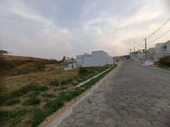 Imagem Construa em Grande Estilo: Lote de 500m2 em Condomínio Fechado