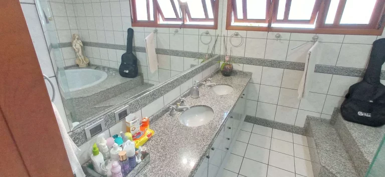 Imagem Casa à Venda com 346 m², 6 Dormitórios, 3 Suítes, Córrego Grande, Florianópolis/SC
